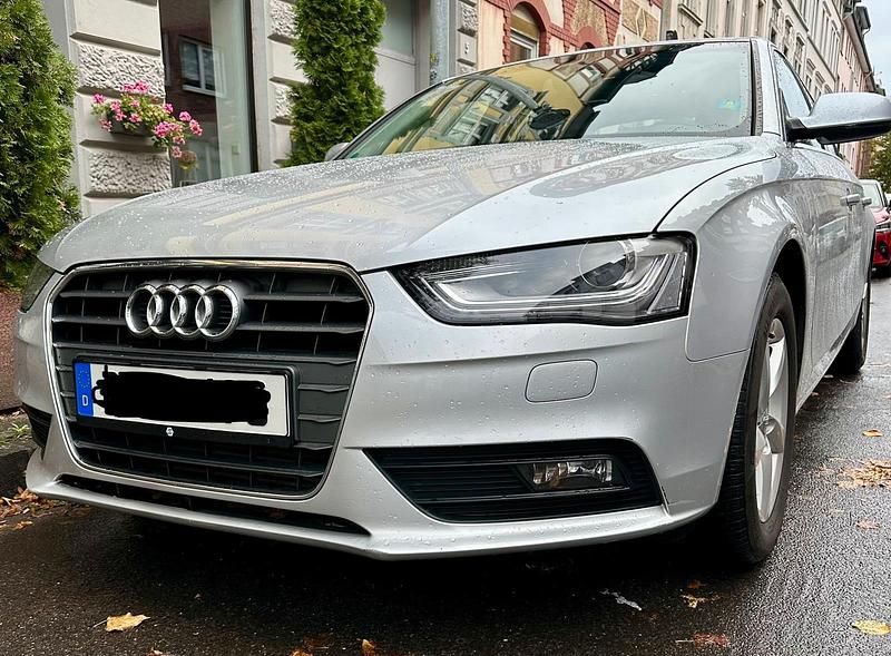 Silber Gebraucht 2012 Audi A4 Limousine | 6.500 € (Guter Preis) - Bild 1/4