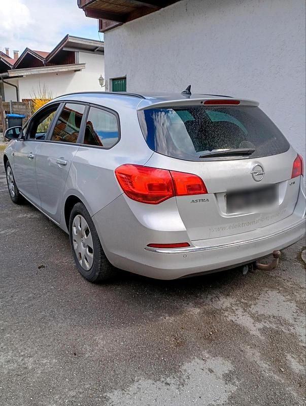 Gebraucht Opel Astra 125 PS (91 kW) 2011 Silber Kombi