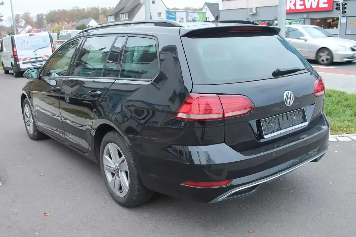 Second-hand VW Golf VII 150 CP (110 kW) 2020 Negru Break