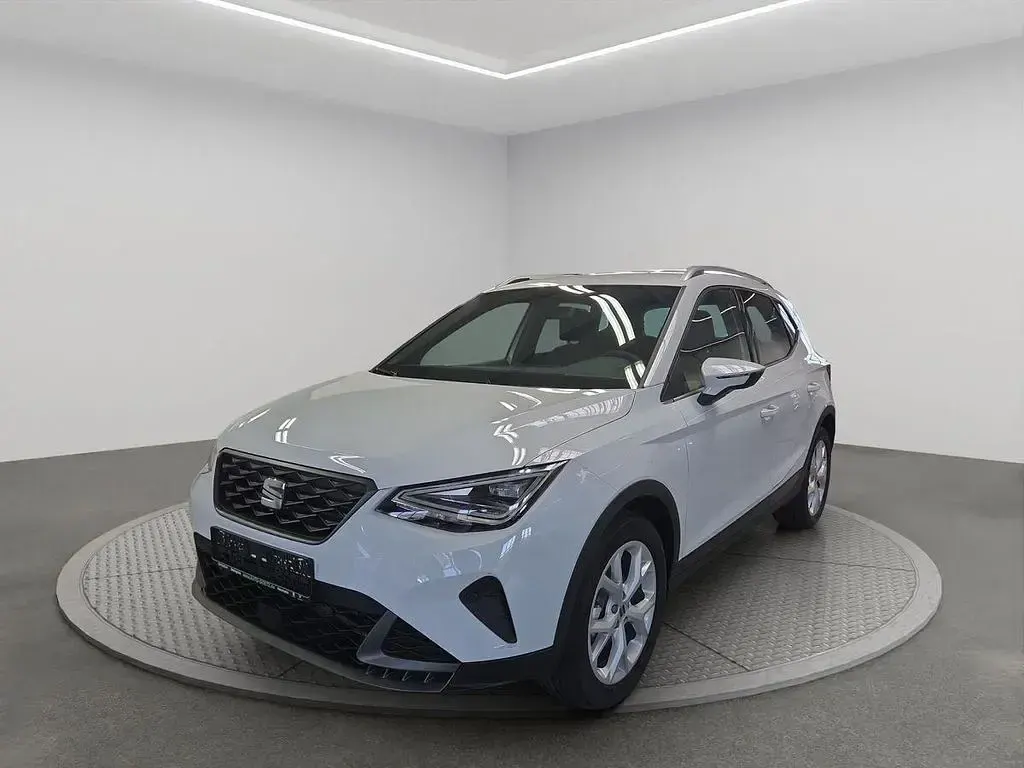 Neu Seat Arona FR 150 PS (110 kW) 2025 Weiß SUV