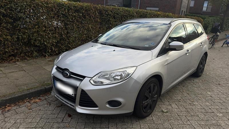 Gebraucht Ford Focus 2012 Grau Kombi