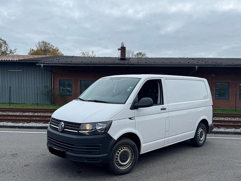 Weiß Gebraucht 2017 VW Transporter Van | 8.300 € (Guter Preis) - Bild 1/4
