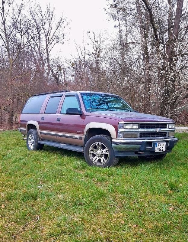 Rot Gebraucht 1997 Chevrolet Suburban SUV | 16.900 € - Bild 1/4