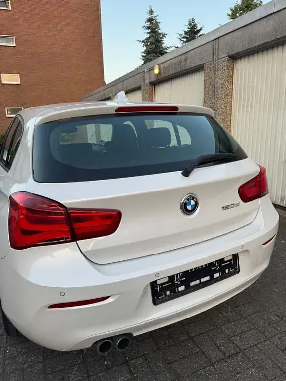 Używany BMW 120 Advantage 190 KM (139 kW) 2016 Biały Hatchback