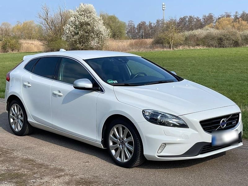 Gebraucht Volvo V40 R-Design 190 PS (139 kW) 2015 Weiß Limousine