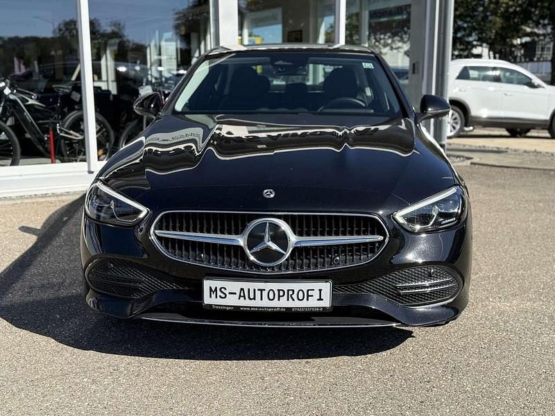 Gebraucht Mercedes C200 Avantgarde 163 PS (119 kW) 2023 Obsidianschwarz  metallic Limousine