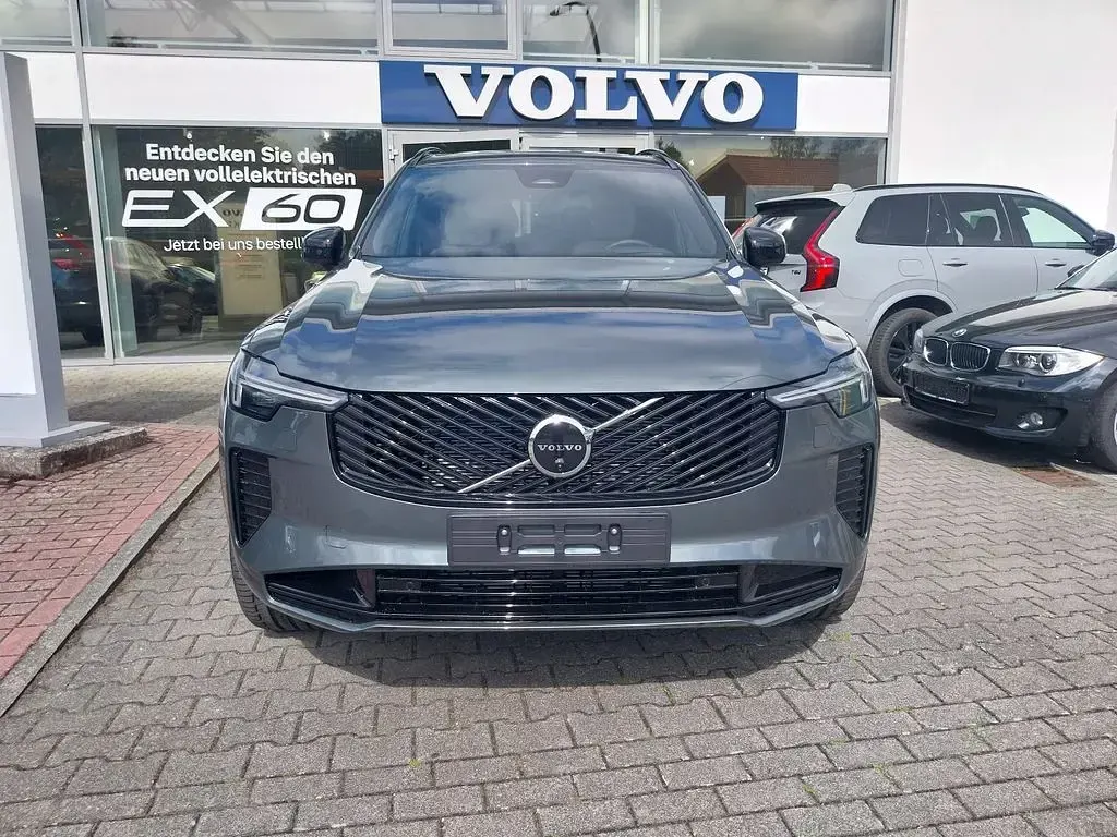 Neu Volvo XC90 Plus 407 PS (299 kW) 2026 Grün SUV