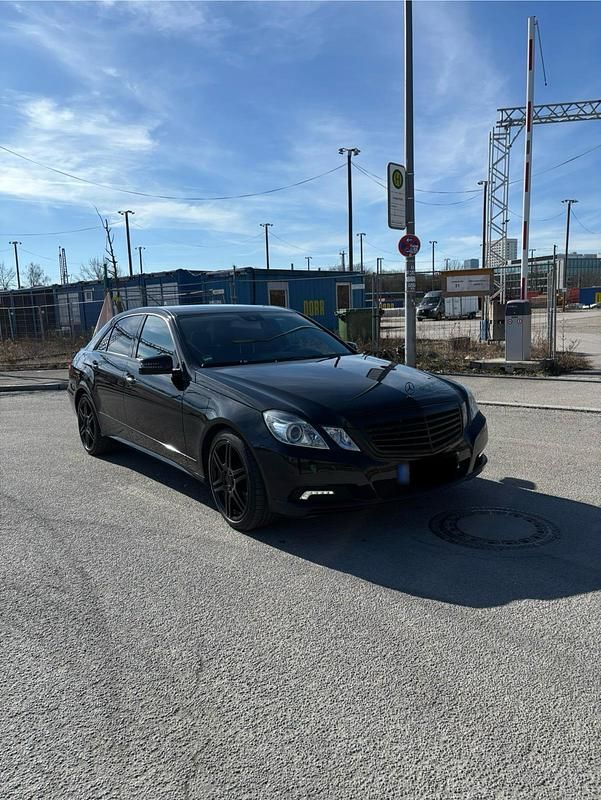 Gebraucht Mercedes E350 292 PS (214 kW) 2010 Schwarz Limousine