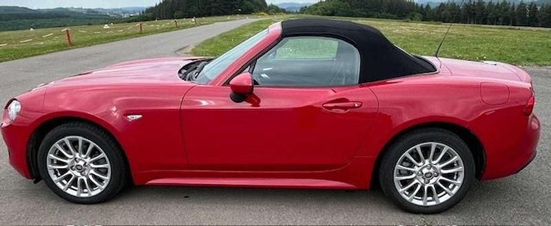 Rot Gebraucht 2018 Fiat 124 Spider Lusso Cabrio | 22.000 € (Teuer) - Bild 1/4