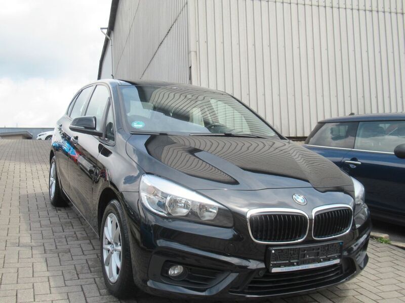 Schwarz Gebraucht 2017 BMW 218 Active Tourer Advantage Van / Kleinbus | 11.890 € (Fairer Preis) - Bild 1/4