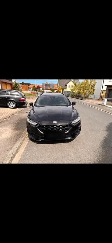 Gebraucht Ford Mondeo Titanium 160 PS (117 kW) 2019 Schwarz Kombi