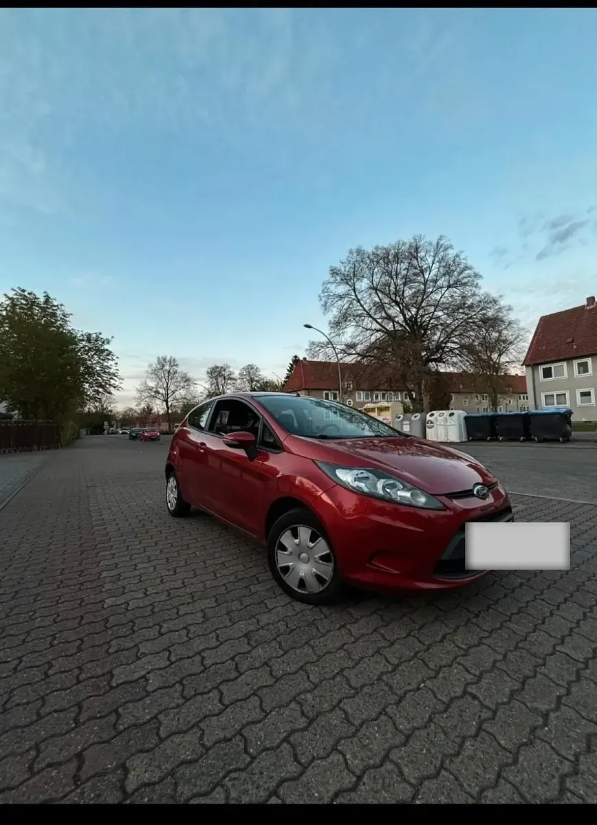 Używany Ford Fiesta 60 KM (44 kW) 2009 Czerwony Hatchback