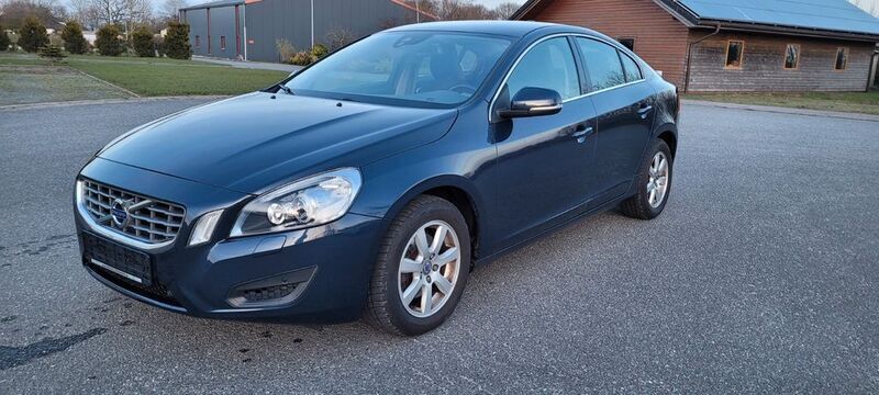 Blau Gebraucht 2011 Volvo S60 Momentum Limousine | 6.495 € (Superpreis) - Bild 1/4