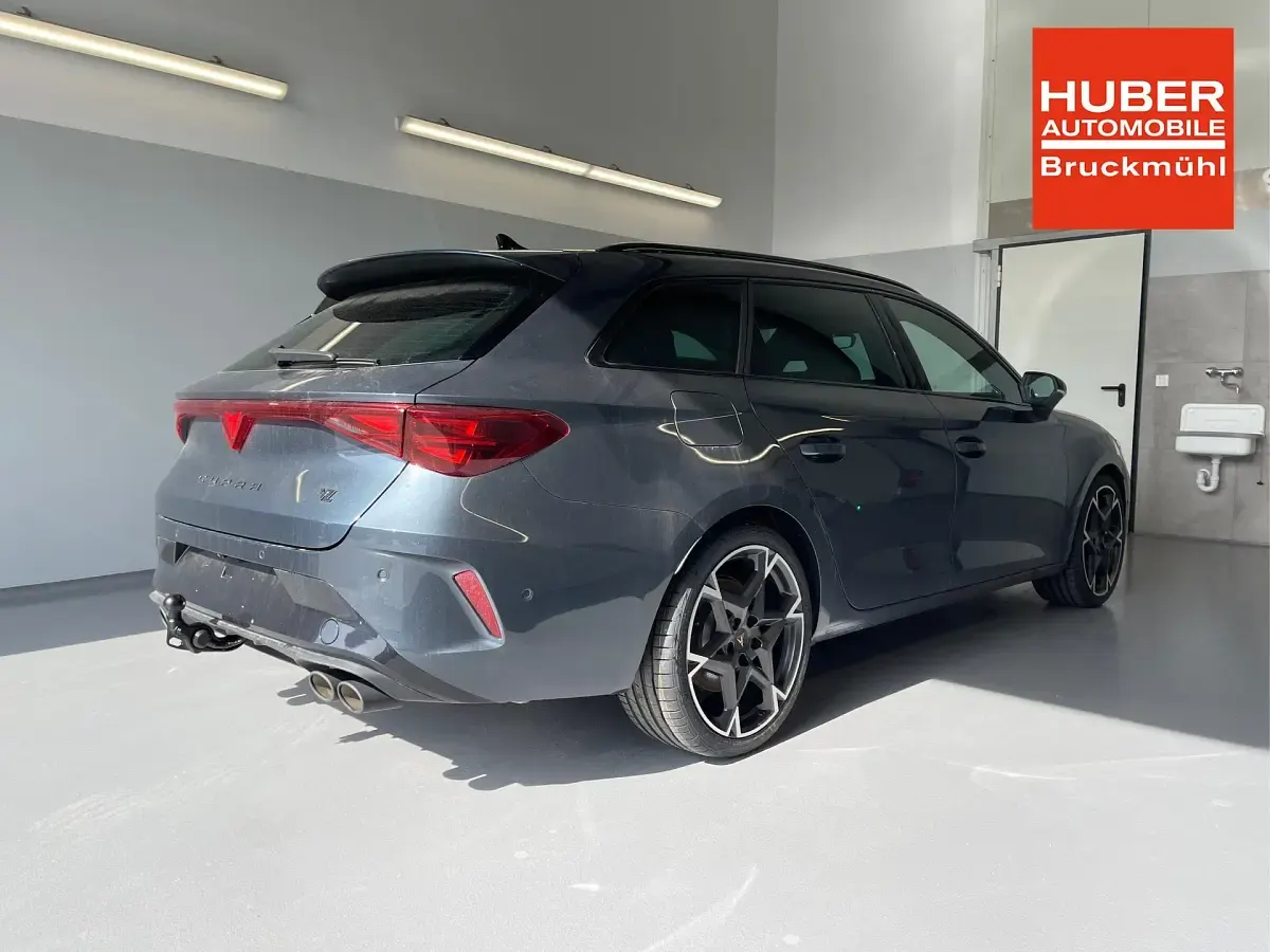 Neu Cupra Leon VZ3 333 PS (244 kW) 2026 [s7s7] magnetic grau metallic Limousine