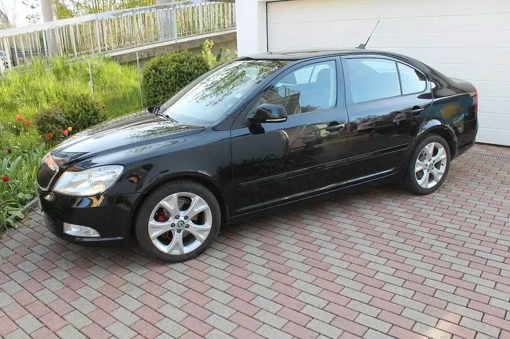 Gebraucht Skoda Octavia 140 PS (102 kW) 2012 Schwarz Limousine