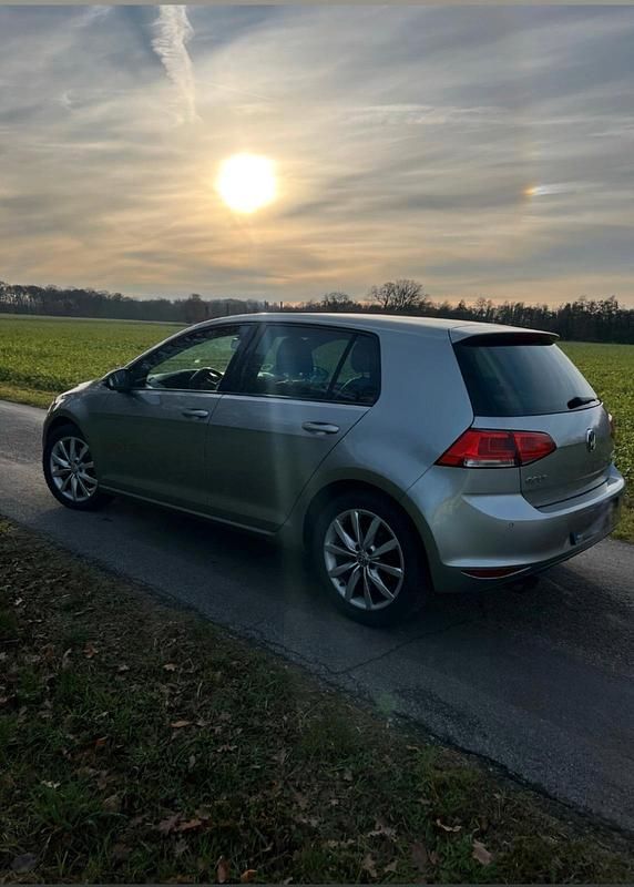 Grau Gebraucht 2013 VW Golf VII Comfortline Limousine | 9.400 € (Fairer Preis) - Bild 1/4