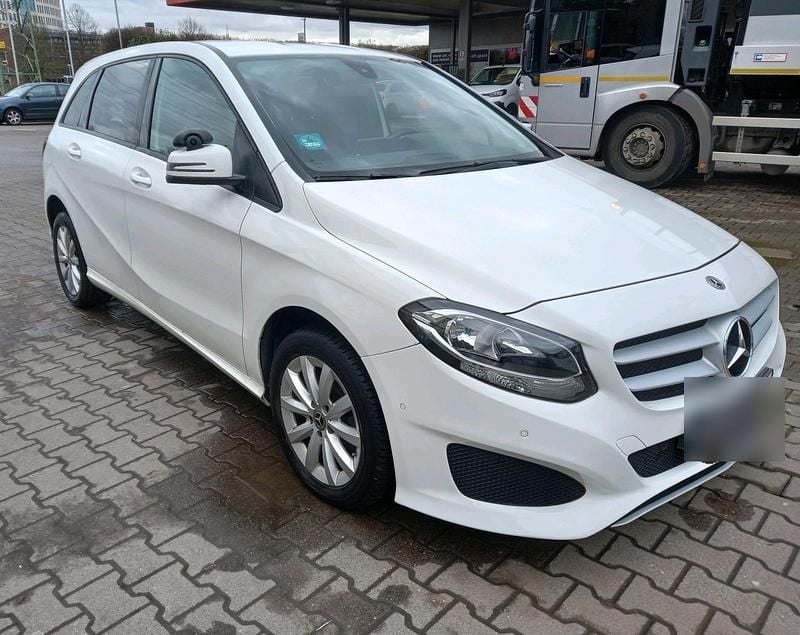 Gebraucht Mercedes B220 170 PS (125 kW) 2019 Weiß Van / Kleinbus