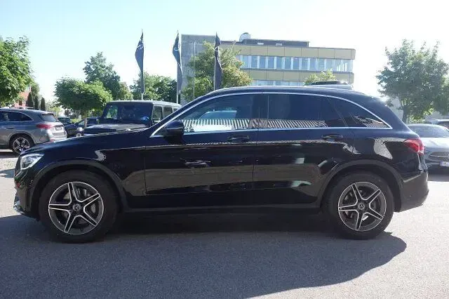 Gebraucht Mercedes GLC200 AMG line 197 PS (144 kW) 2020 Obsidianschwarz SUV
