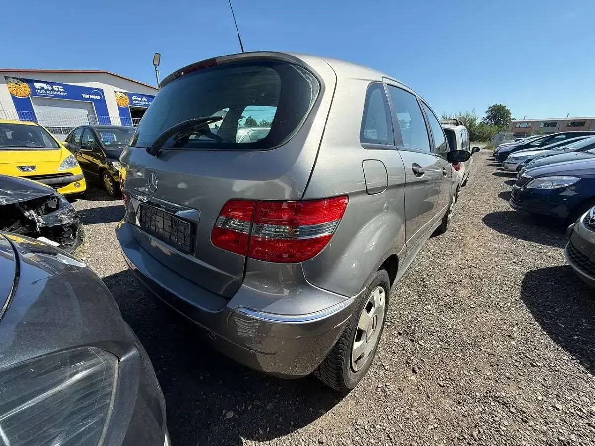 Gebraucht Mercedes B150 95 PS (69 kW) 2006 Kometgrau  metalliclack Van / Kleinbus