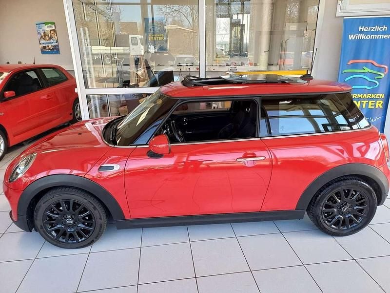 Gebraucht Mini ONE 102 PS (75 kW) 2019 Chili red Kleinwagen