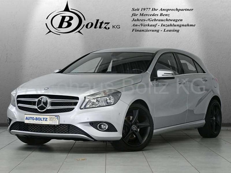 Polarsilber (metallic) Gebraucht 2012 Mercedes A180 Style Limousine | 15.999 € (Etwas zu teuer) - Bild 1/4