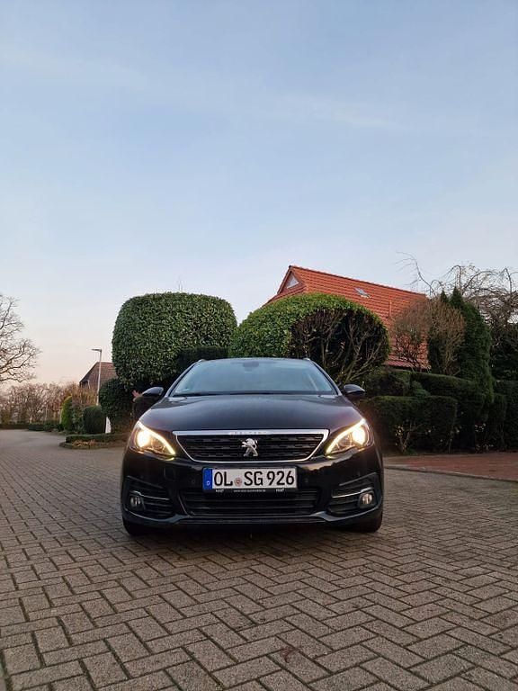 Gebraucht Peugeot 308 Active 131 PS (96 kW) 2018 Schwarz Kombi