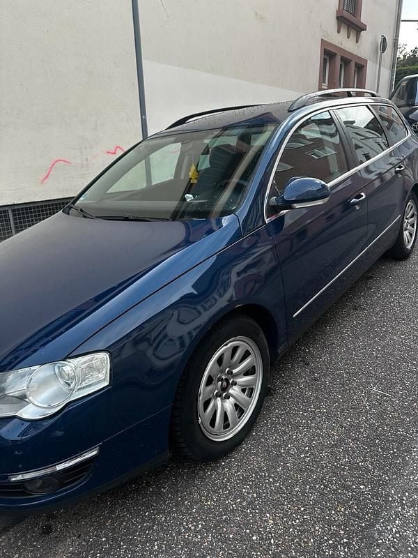 Blau Gebraucht 2009 VW Passat Kombi | 2.300 € (Guter Preis) - Bild 1/4