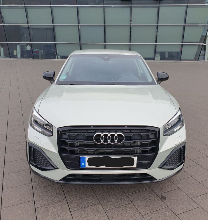 Silber Gebraucht 2024 Audi Q2 Advanced SUV | 28.800 € (Guter Preis) - Bild 1/4