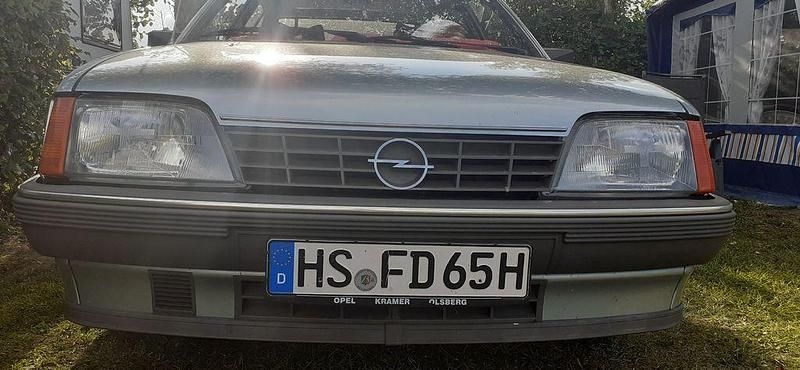 Gebraucht Opel Rekord 110 PS (80 kW) 1984 Blau Limousine