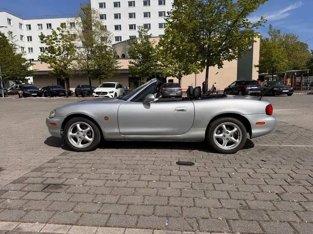 Second-hand Mazda MX5 140 CP (102 kW) 2000 Argintiu Cabrio