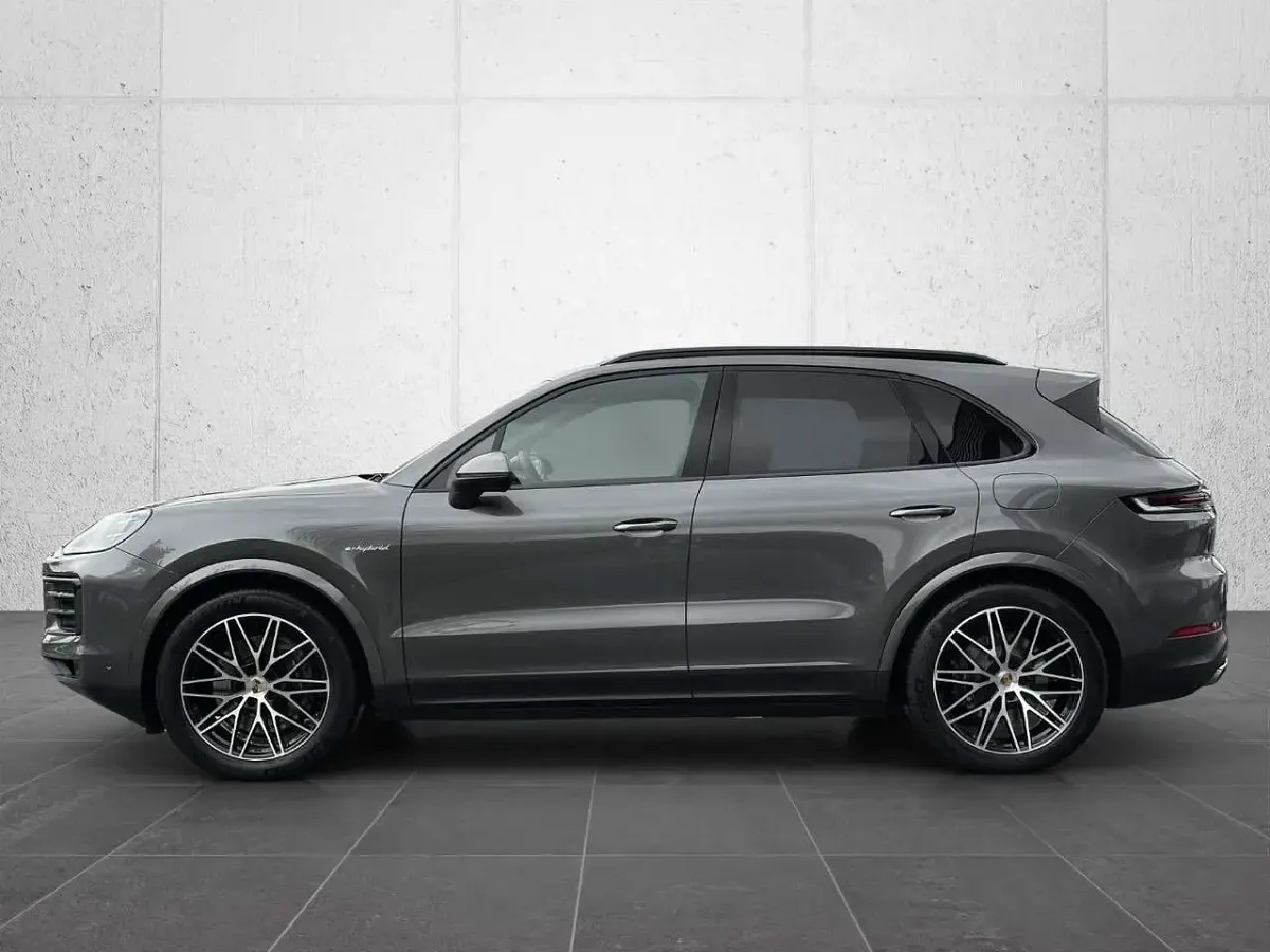 Gebraucht Porsche Cayenne E-Hybrid 470 PS (345 kW) 2025 Grau SUV