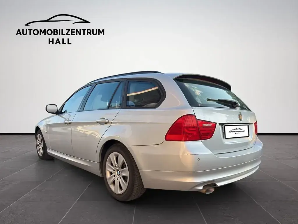 Gebraucht BMW 318 Sport Line 143 PS (105 kW) 2011 Silber Kombi