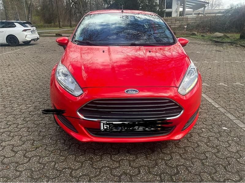 Gebraucht Ford Fiesta 70 PS (51 kW) 2015 Rot Limousine