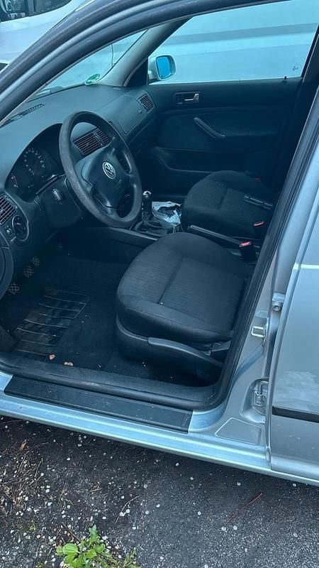 Usado VW Golf IV 2002 Prateado Sedan