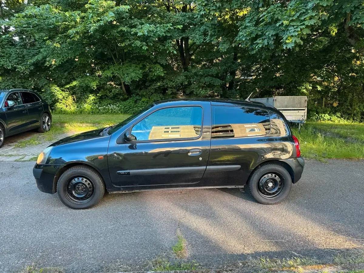 Gebraucht Renault Clio 70 PS (51 kW) 2002 Schwarz Coupé