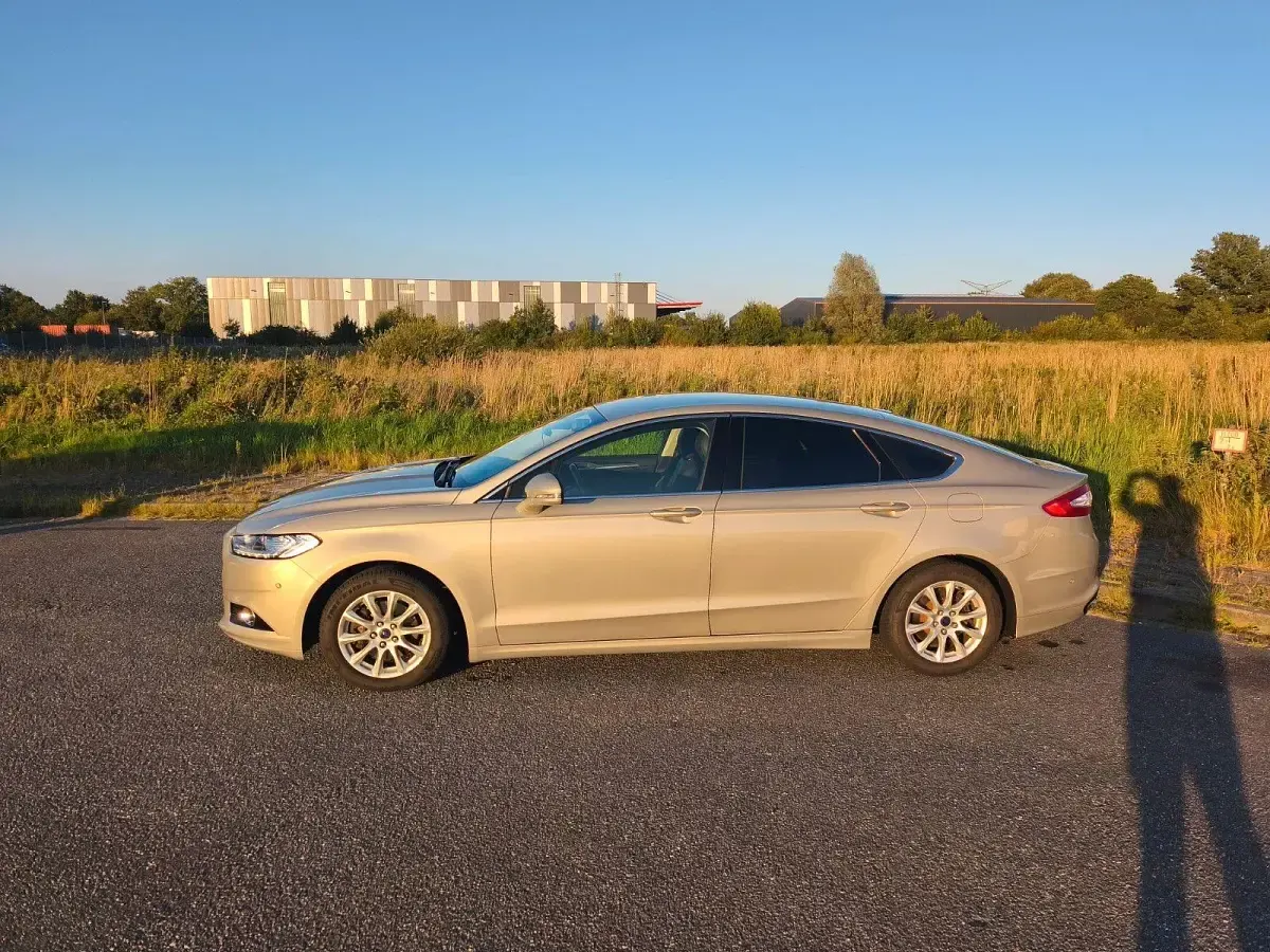 Gebraucht Ford Mondeo Titanium 211 PS (155 kW) 2015 Beige Limousine
