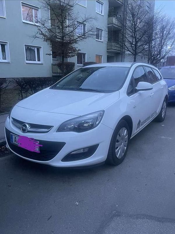 Gebraucht Opel Astra Selection 101 PS (74 kW) 2013 Weiß Kombi