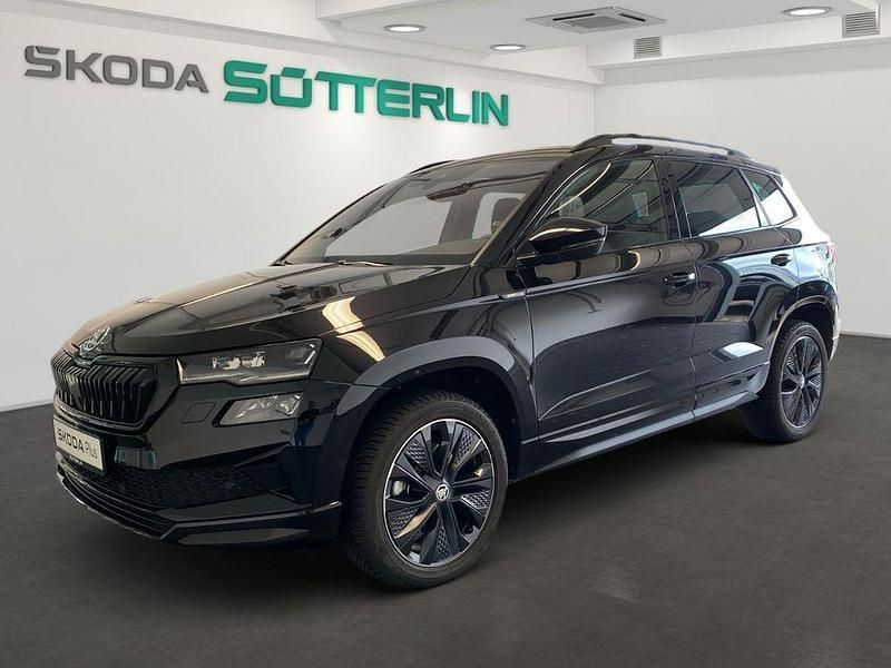 Schwarz Gebraucht 2024 Skoda Karoq SportLine SUV | 37.370 € (Teuer) - Bild 1/4