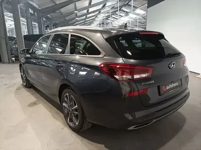 Gebraucht Hyundai i30 120 PS (88 kW) 2022 Grau Kombi