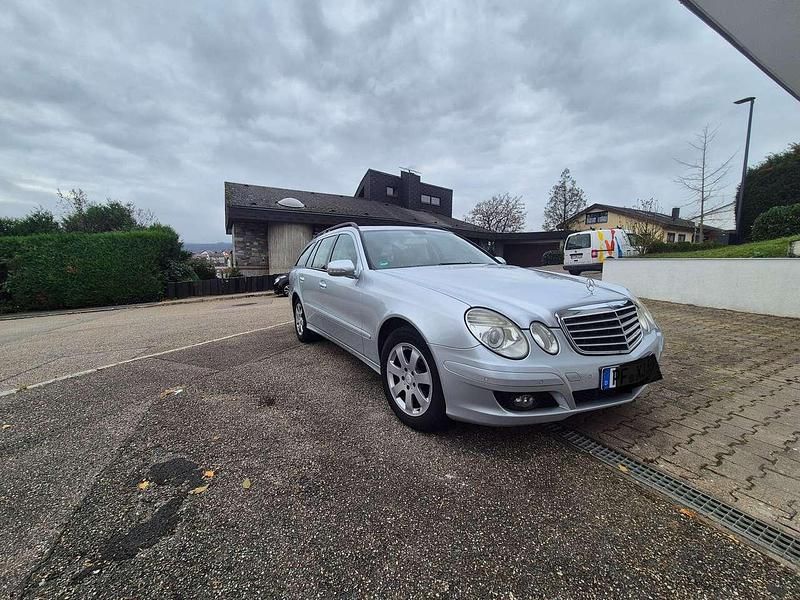 Silber Gebraucht 2008 Mercedes E200 Classic Kombi | 6.200 € (Guter Preis) - Bild 1/4