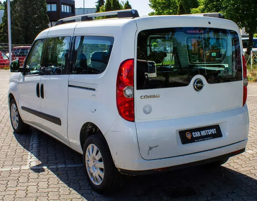 Gebraucht Opel Combo Selection 95 PS (69 kW) 2018 Weiß Van / Kleinbus