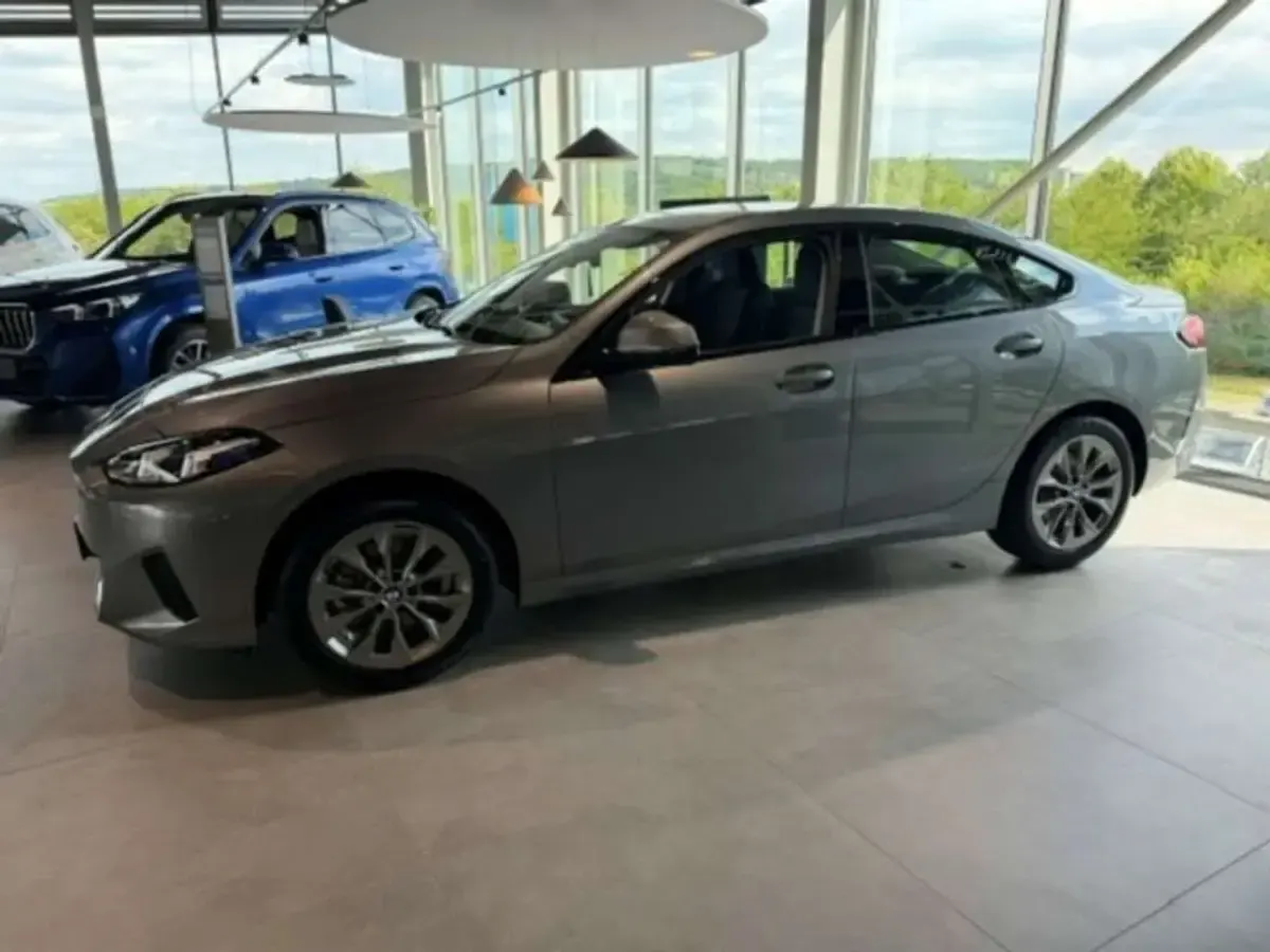 Neu BMW 220 163 PS (119 kW) 2026 Grau Limousine