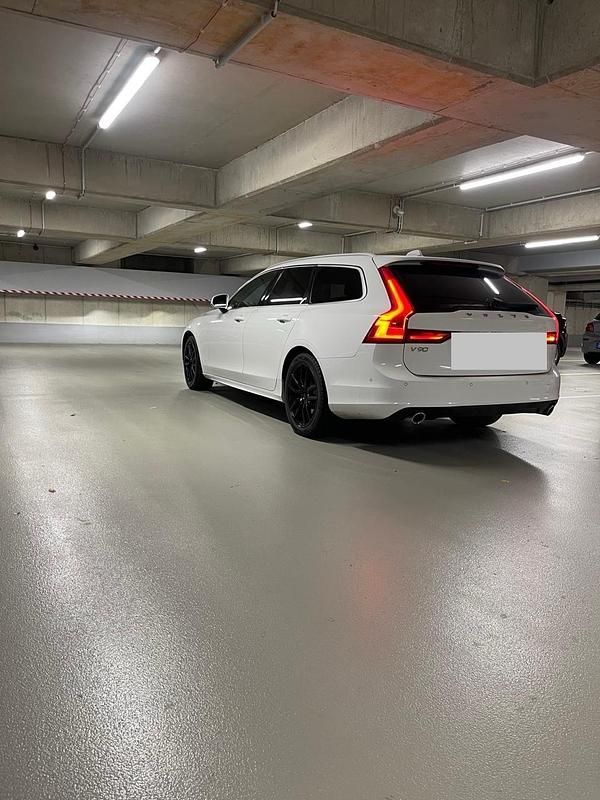 Weiß Gebraucht 2018 Volvo V90 Kombi | 20.499 € (Fairer Preis) - Bild 1/4