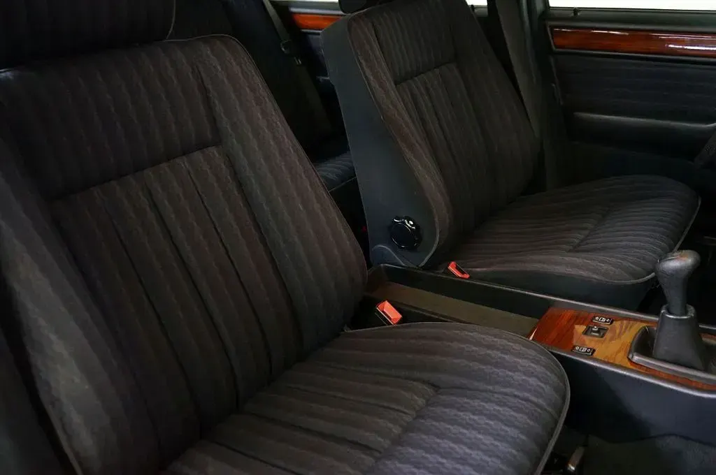 Gebraucht Mercedes 200 118 PS (86 kW) 1990 Weiß Limousine