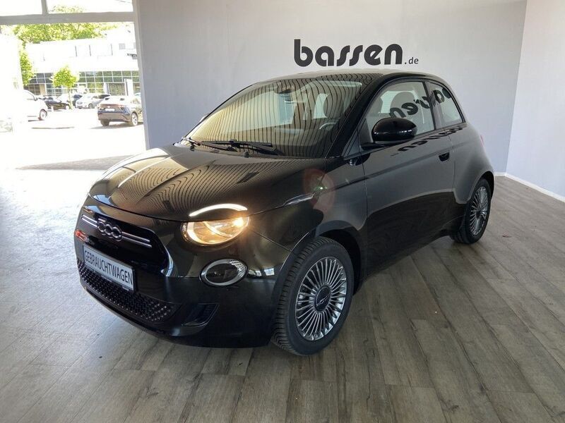 Gebraucht Fiat 500e Icon 86 kW (118 PS) 2022 Onyx black Kleinwagen