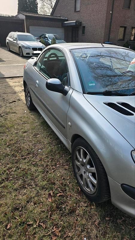 Gebraucht Peugeot 206 CC 109 PS (80 kW) 2001 Silber Cabrio