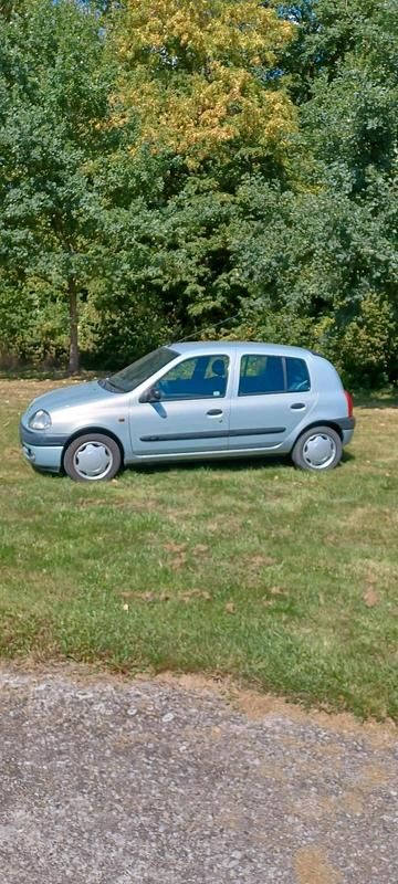 Silber Gebraucht 1998 Renault Clio II Kleinwagen | 1.100 € (Fairer Preis) - Bild 1/4