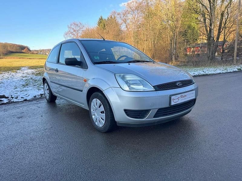 Gebraucht Ford Fiesta Ambiente 69 PS (50 kW) 2005 Silber Limousine