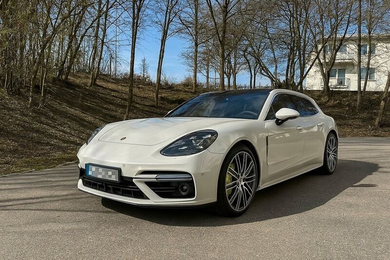 Grau Gebraucht 2018 Porsche Panamera Turbo S Sport Turismo Limousine | 67.900 € (Fairer Preis) - Bild 1/4
