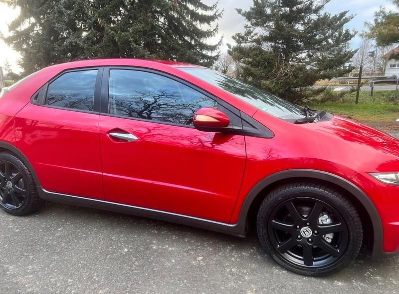 Gebraucht Honda Civic 100 PS (73 kW) 2009 Rot Limousine